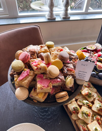 Sfeervolle presentatie van luxe catering door Het Borrel Atelier Apeldoorn